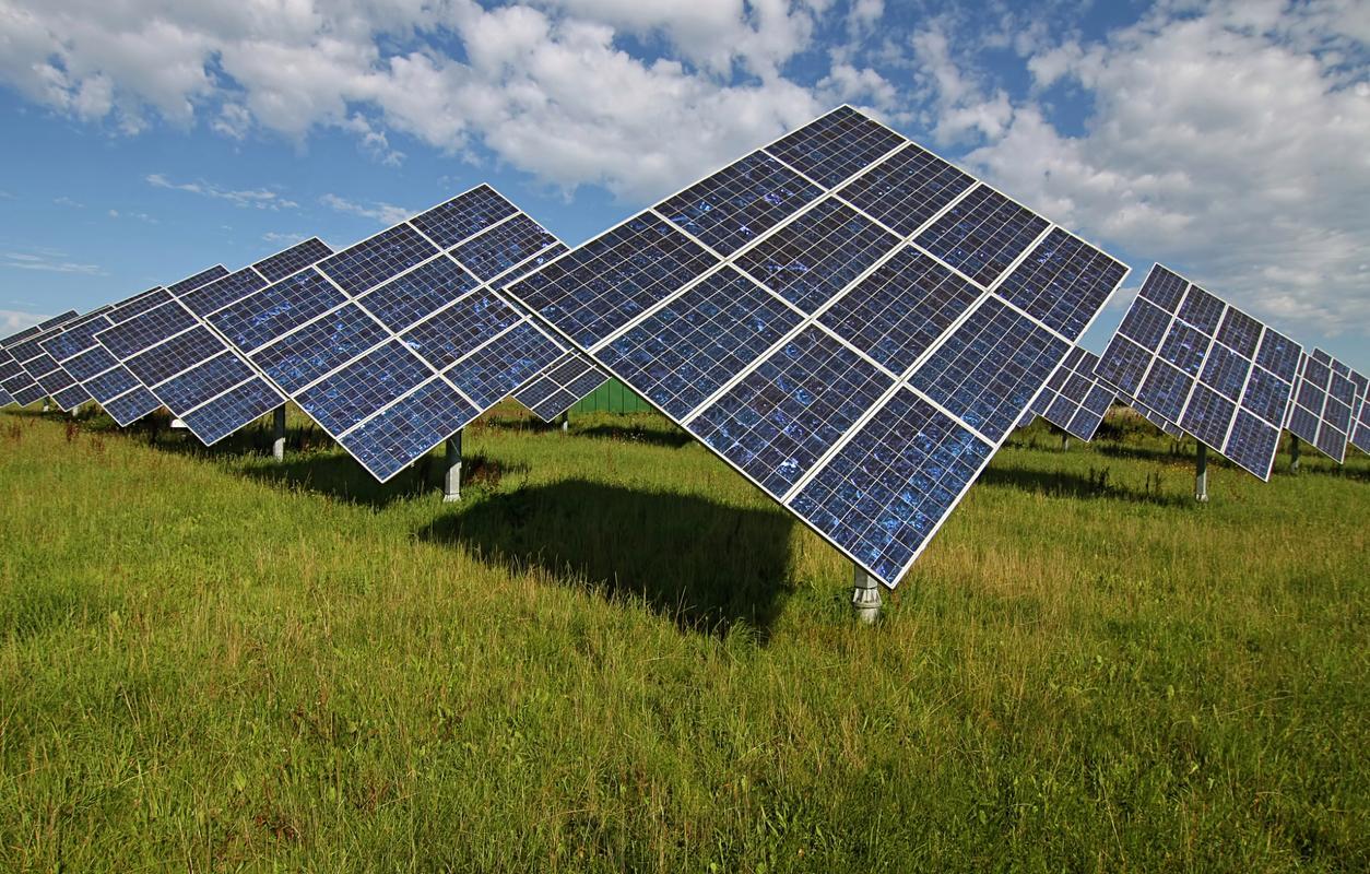 上半年光伏装机量激增，户用光伏引领增长新浪潮